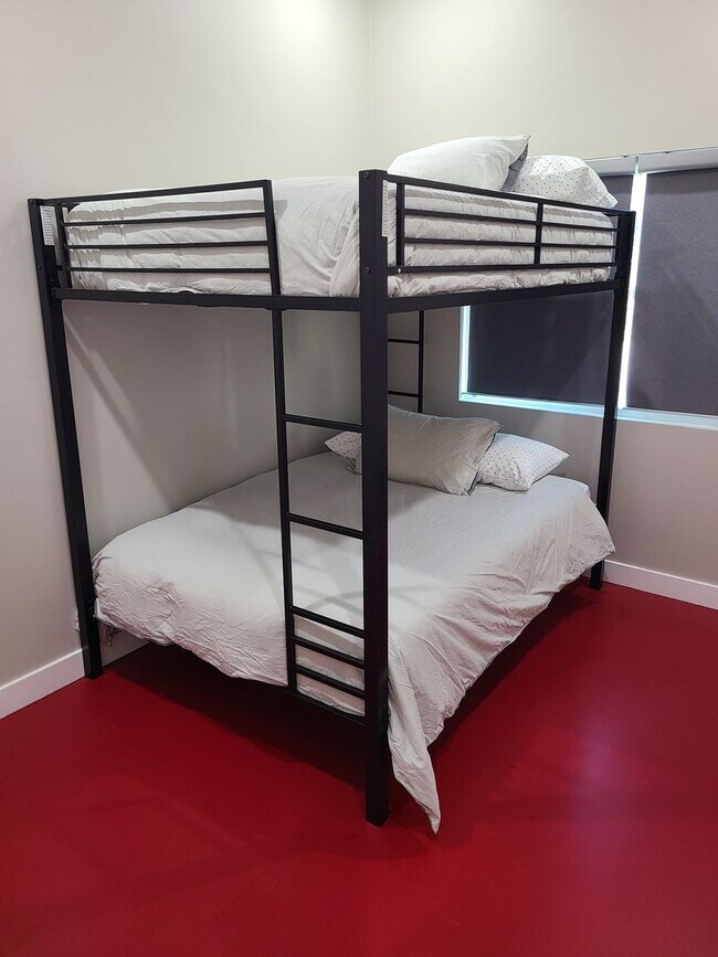 Building Photo - 2 bed 1 bath "fully furnished" monthly ADU rental.