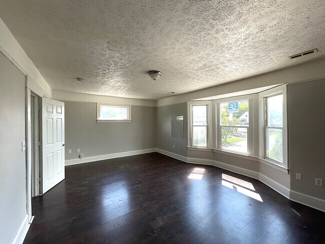 Building Photo - 3469 W 45th St