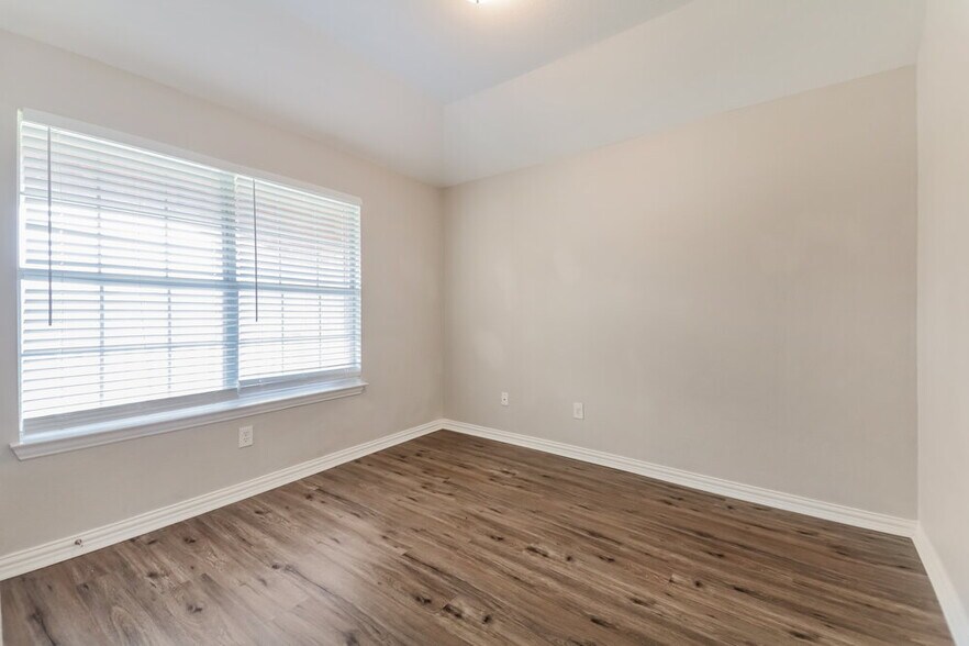 Building Photo - 713 Cedar Cove Dr