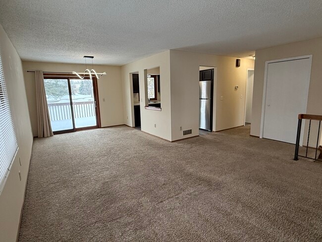 Building Photo - 2528 Birchview Ln