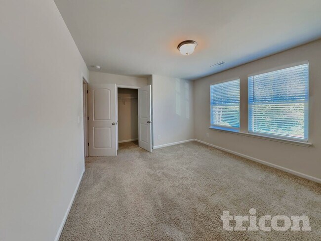 Building Photo - 35 Drake Cir