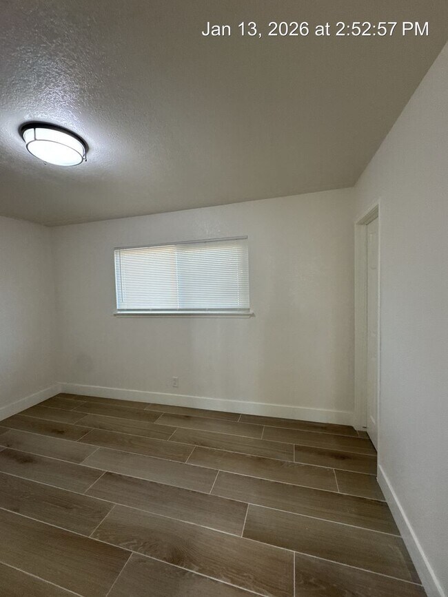 Building Photo - Charming Home Available Now!!