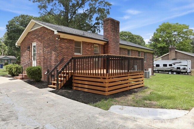 Building Photo - 6299 Spring Ct Ln