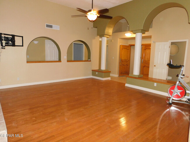 Building Photo - 917 Tecate Pl