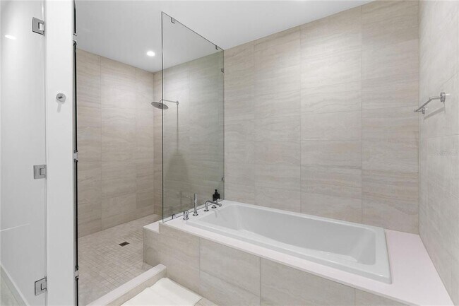 Building Photo - 301 Quay Commons Quay