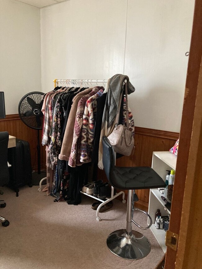 Building Photo - 3+ Bedroom / 2 Bath Single Family Home Ava...