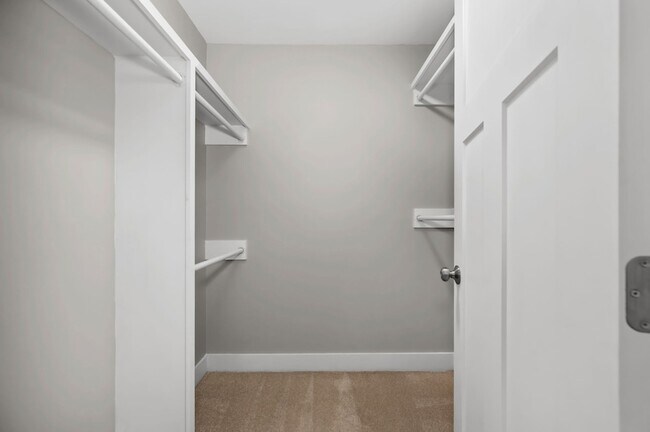Building Photo - 2600 Aspen Dr