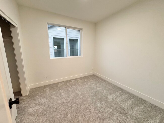 Building Photo - TWO WEEKS FREE RENT! Move-in Special! BRAN...