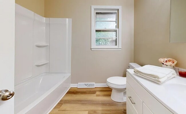 Building Photo - 3 Bed 2 Bath Home