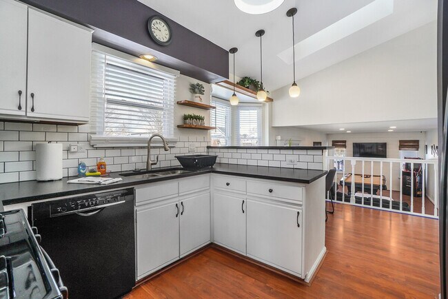 Building Photo - 1201 Easton Dr