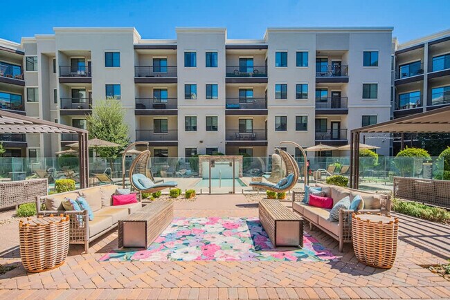 Building Photo - 730 E Marlette Ave