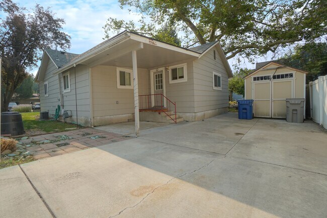 Building Photo - 5707 N Bogart Ln