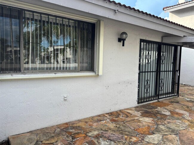 Building Photo - 744 NW 106th Ave