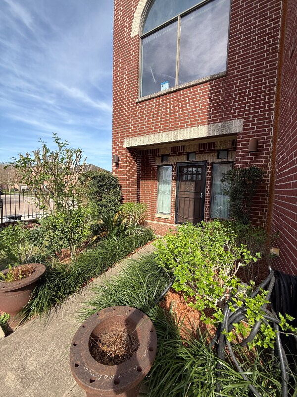 Building Photo - 9801 Riddlelink Ln