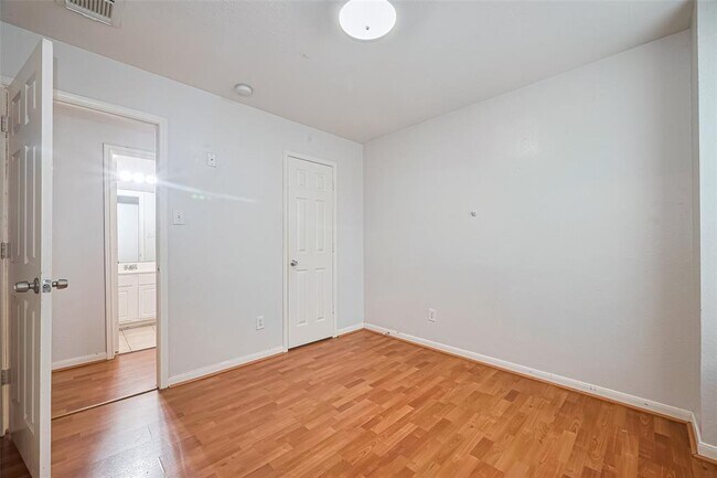 Building Photo - 12927 Pale Ivy Ln