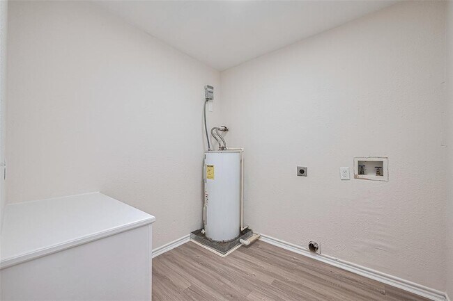 Building Photo - 5323 Forest Dr