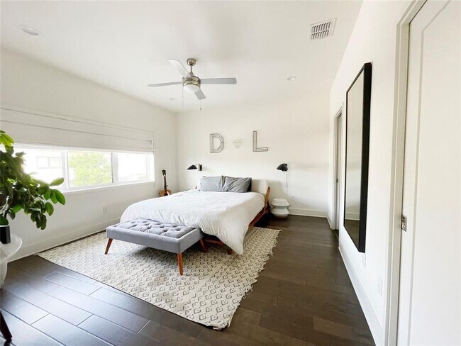 Building Photo - 2101 Montopolis Dr