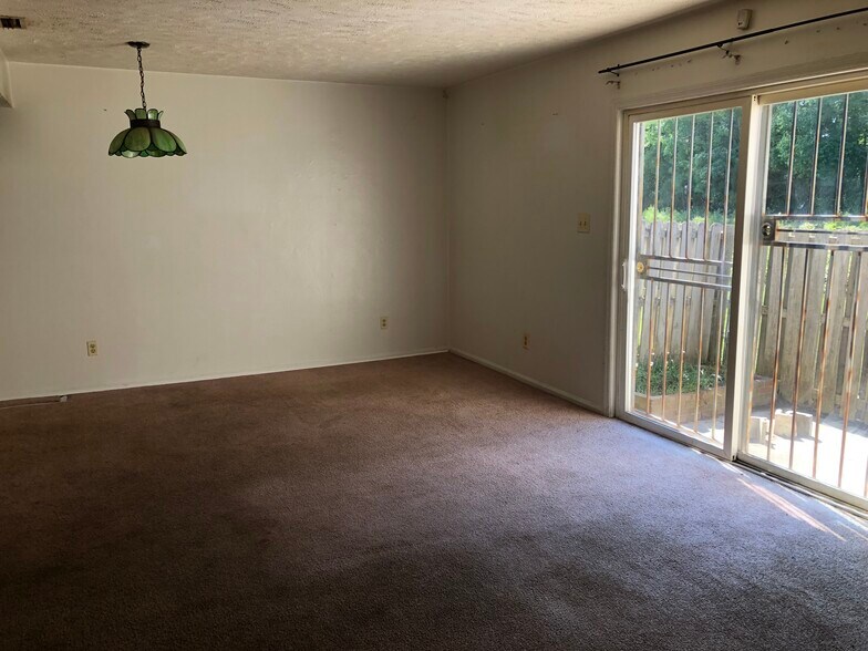 Building Photo - 421 Cumbrian Ct