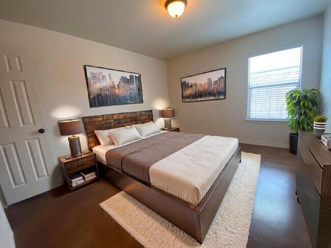 Building Photo - 504 Karey Dr