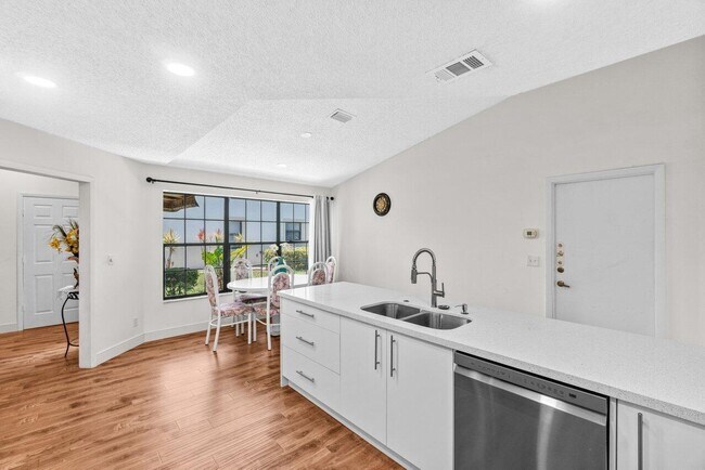Building Photo - 4830 Brighton Lakes Blvd