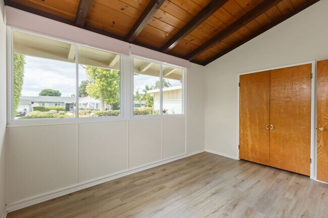Building Photo - Charming Mid-Century 3-Bedroom Home in Win...