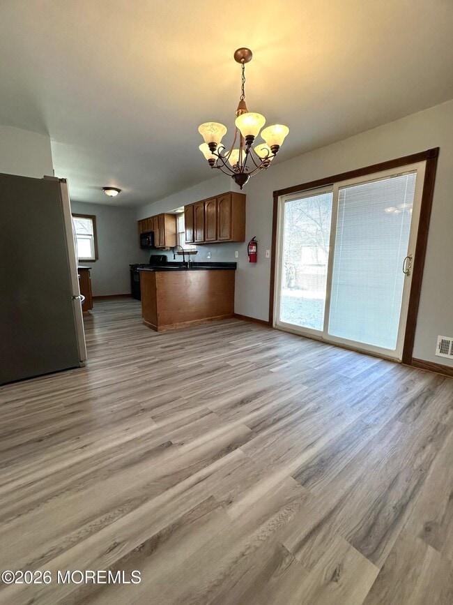 Building Photo - 185 Ravenwood Blvd