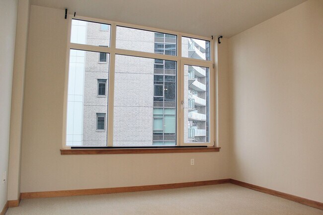 Building Photo - Luxurious 1+ Bedroom Pearl Loft at The Pin...