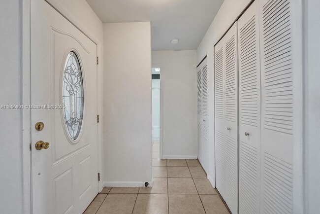 Building Photo - 9540 Sevilla Ln