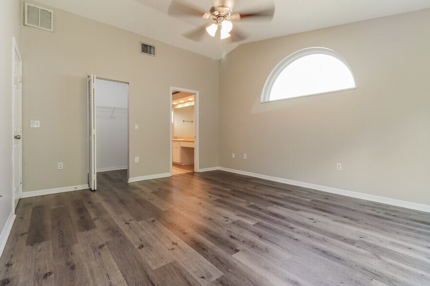 Building Photo - 8309 Royal Hart Dr