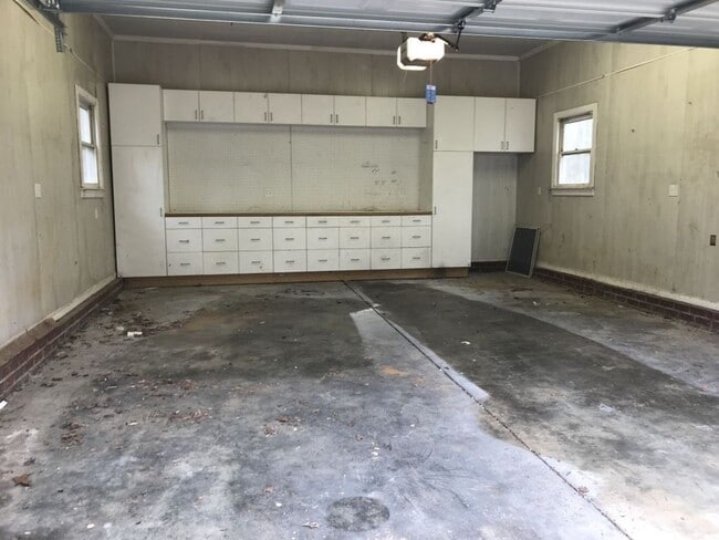 Building Photo - Updated 3 Bed + Loft with Large Garage in ...