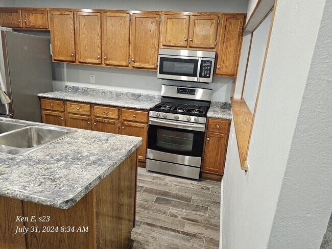 Building Photo - 26154 Rogers Rd