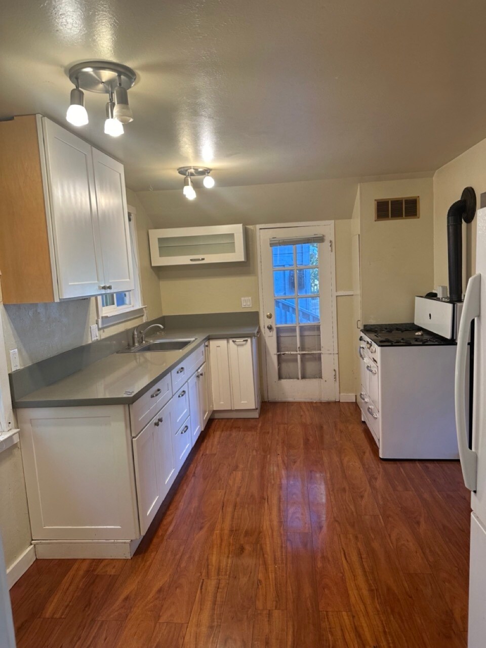 Building Photo - 7312 Bodega Ave