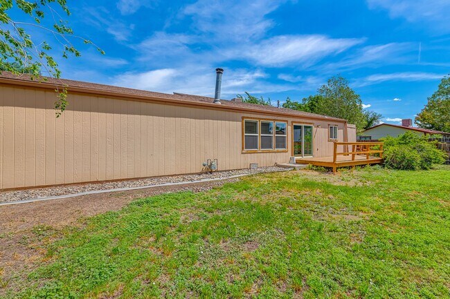 Building Photo - 466 1/2 Carson Lake Dr