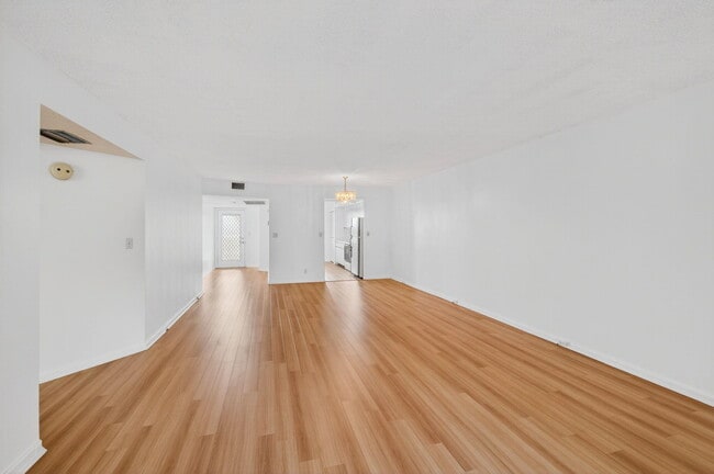 Building Photo - 1501 Cayman Way