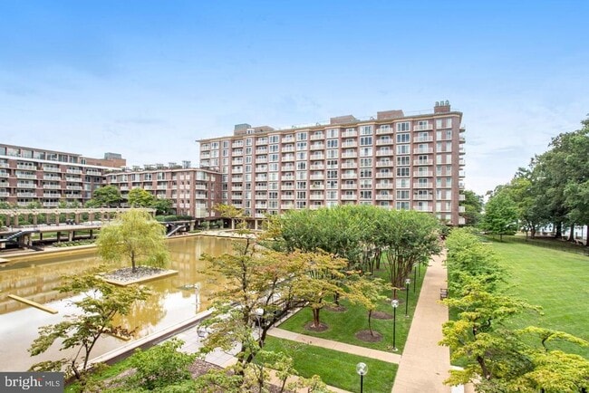 Building Photo - 560 N St SW