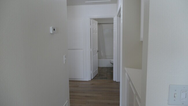 Building Photo - 44715 La Paz Rd