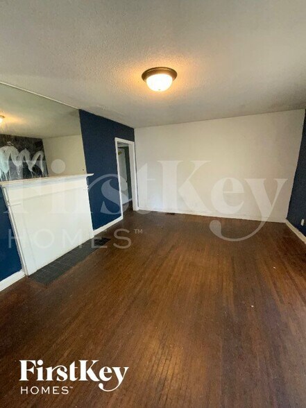 Building Photo - 390 Hillside Dr SW