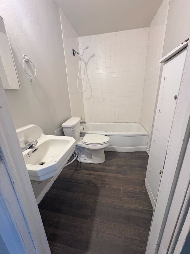 Building Photo - 312-14 N Hedgecoke St