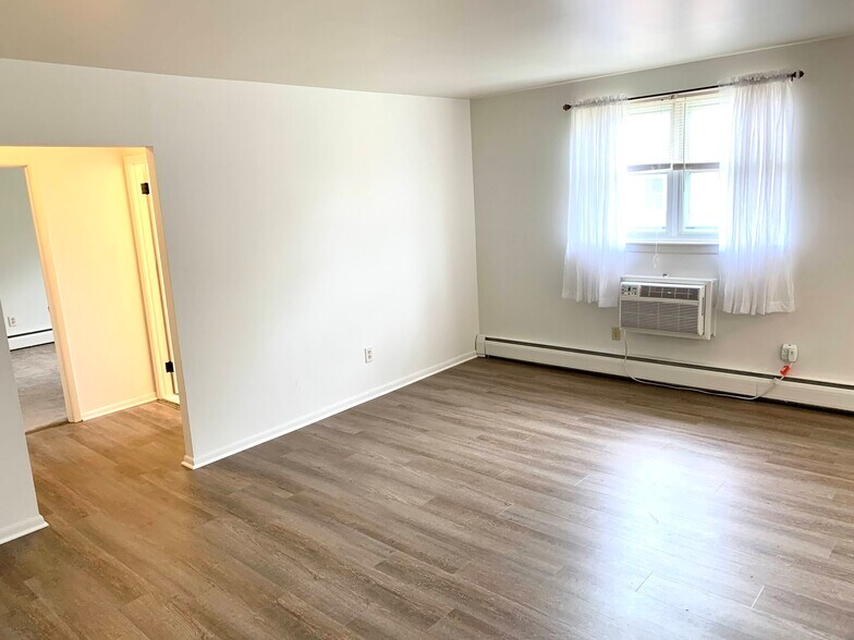 Building Photo - 335 E Lancaster Ave