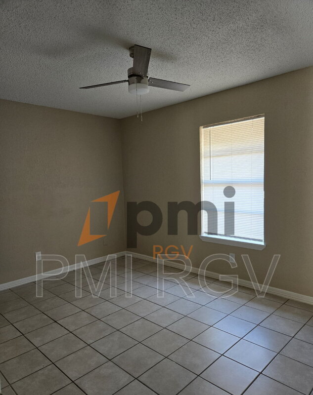 Building Photo - 2912 N 29th Ln