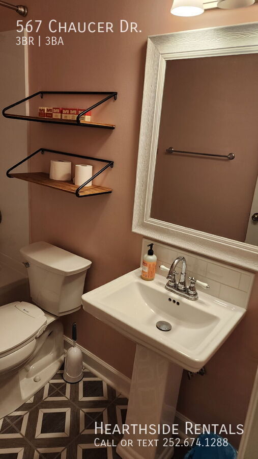 Building Photo - 567 Chaucer Dr