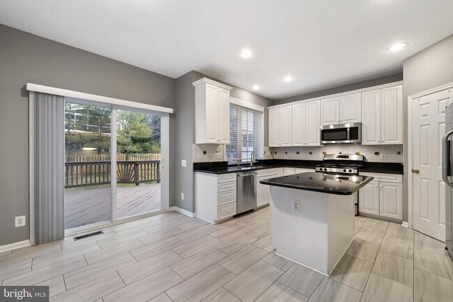 Building Photo - 2487 Sycamore Lakes Cove