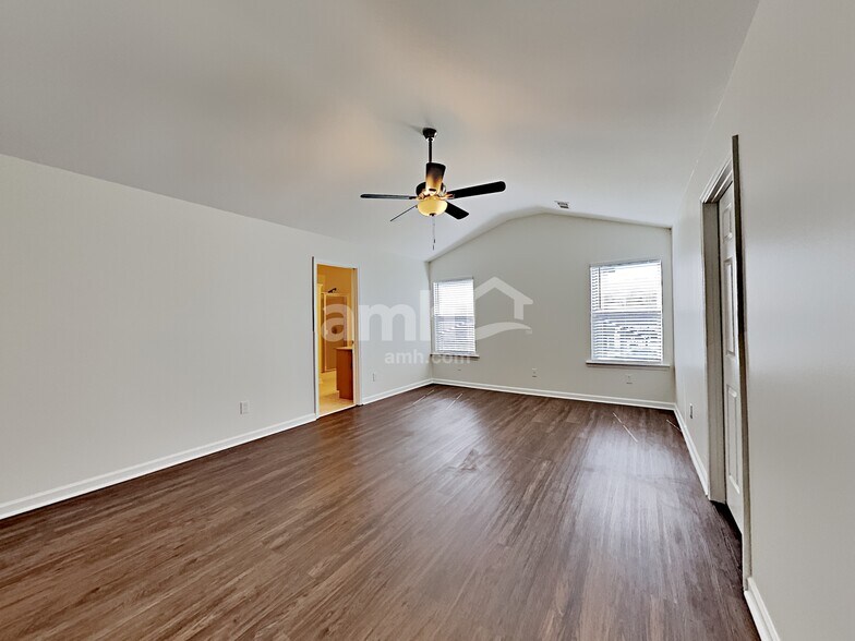 Building Photo - 488 Lincolnwood Ln