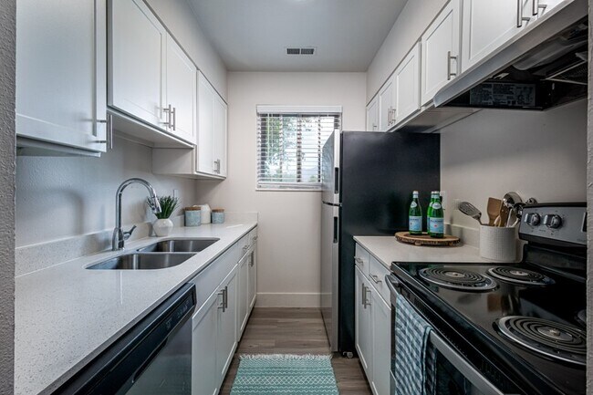 Building Photo - 2457 S 300 E