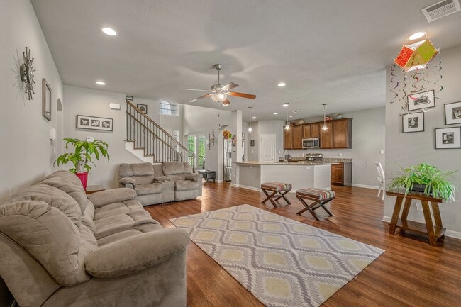 Building Photo - Available August 2026! 4/2.5 in highly desired Castlegate II