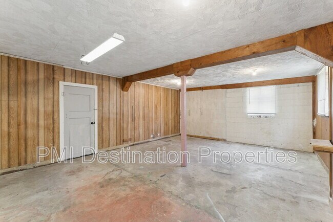 Building Photo - 204 Bury St
