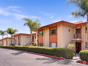 Building Photo - 6868 Hyde Park Dr