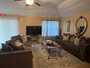 Building Photo - 22814 Tree House Ln