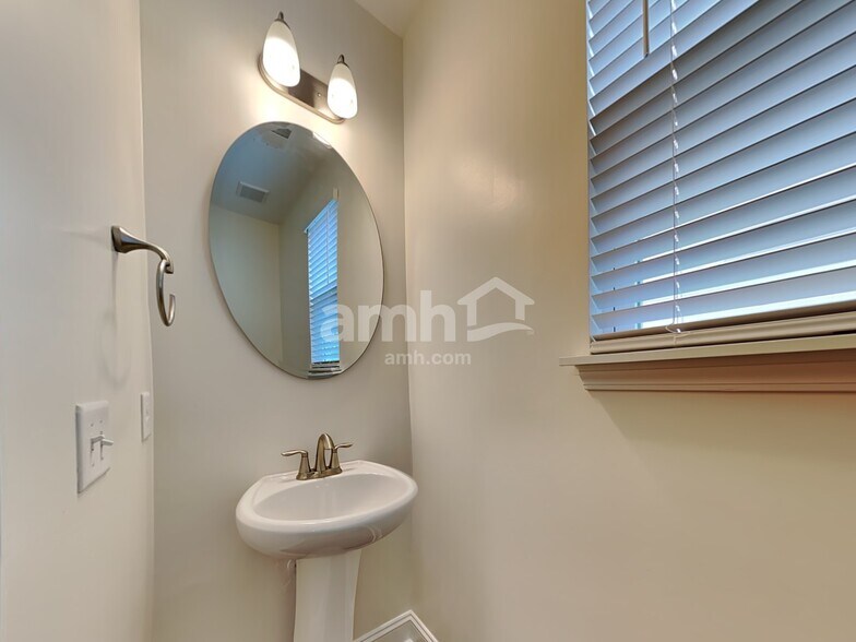 Building Photo - 445 Brookgreen Dr