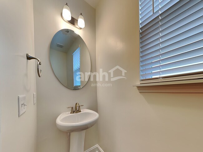 Building Photo - 445 Brookgreen Dr